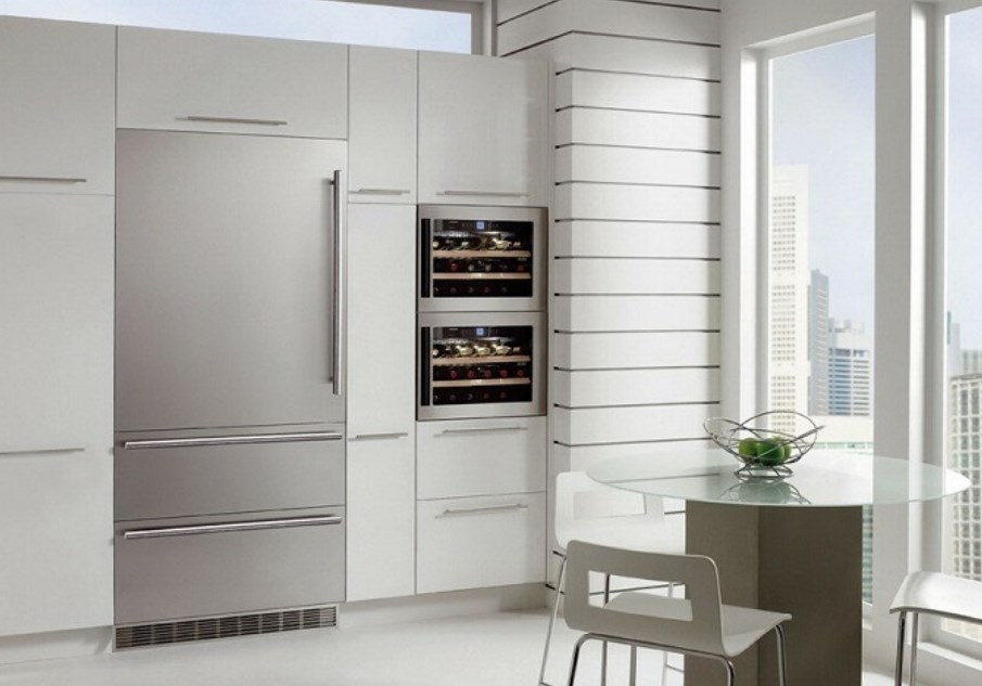 Встроенный холодильник – идеал современной кухни